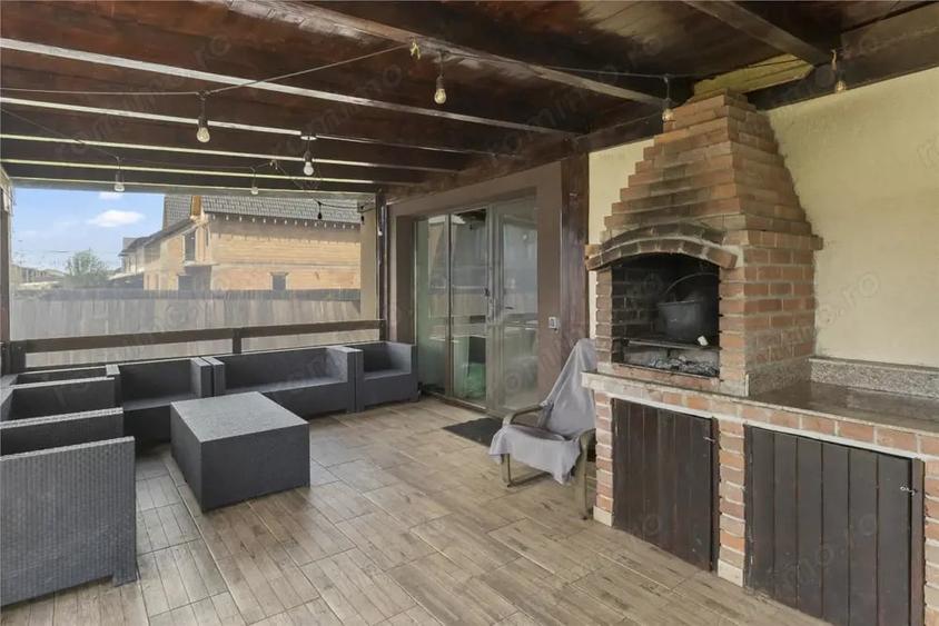Casă cu 5 camere cu Teren 1644 Mp în Sânpetru