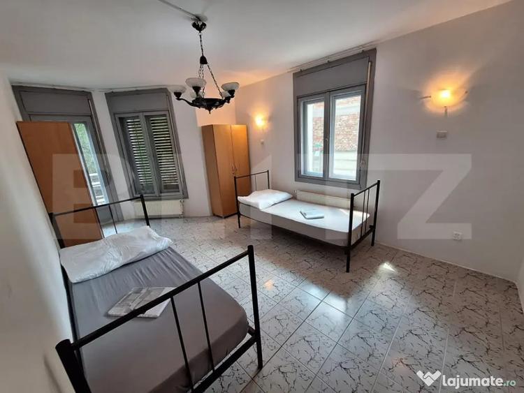 Casă cu 11 camere cu Teren 700 Mp în Bucovina