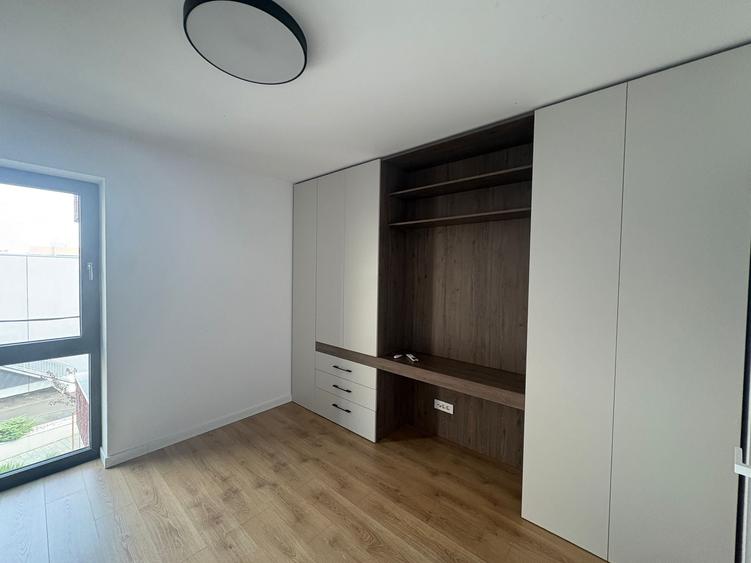 Apartament cu 3 camere decomandat în Barbu Văcărescu