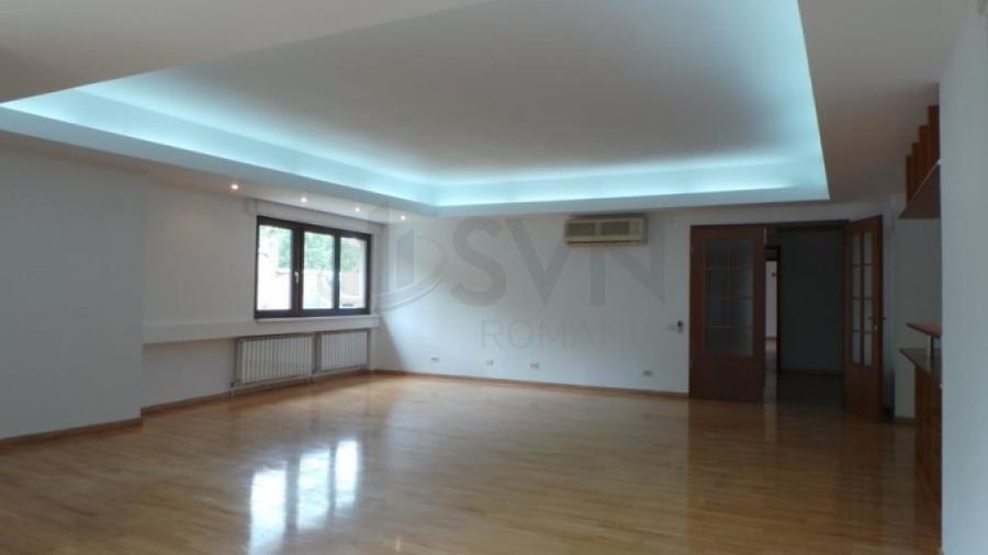 Apartament cu 4 camere decomandat în Aviatorilor