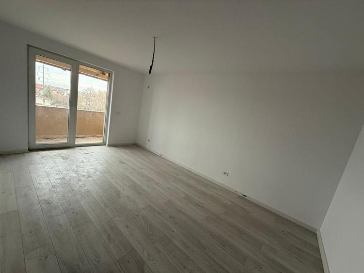 Apartament cu 2 camere decomandat în Girocului