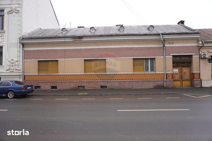 Casă cu 5 camere cu Teren 308 Mp în Central
