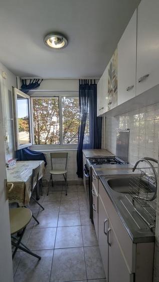 Apartament cu 3 camere semidecomandat în Dristor
