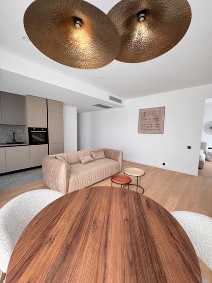 Apartament cu 4 camere semidecomandat, mobilat în Herăstrău