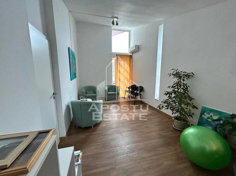 Casă cu 6 camere cu Teren 588 Mp în Lipovei