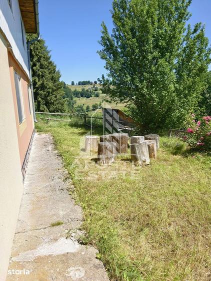 Casă cu 7 camere cu Teren 1000 Mp în Alba