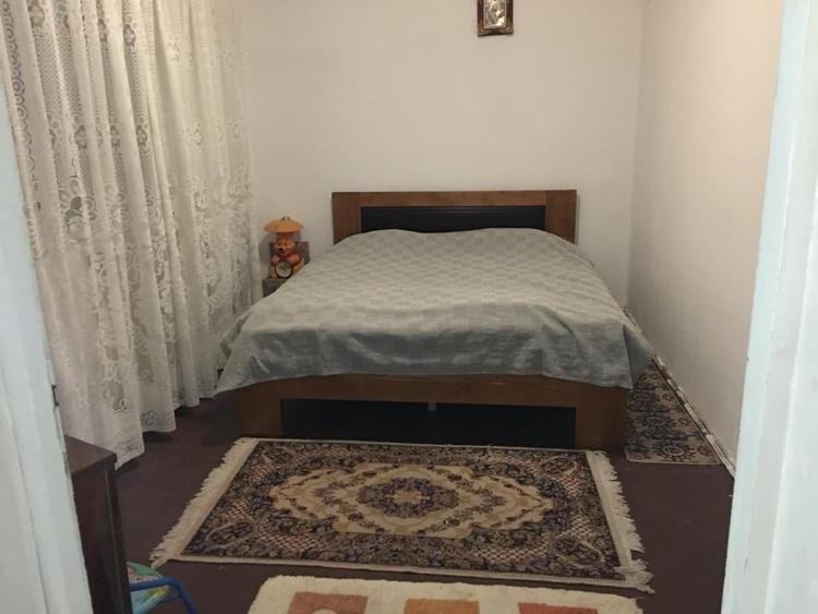 Casă individuală cu 7 camere cu Canalizare în Central