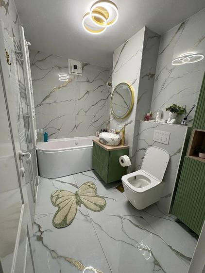 Apartament cu 4 camere decomandat în Central