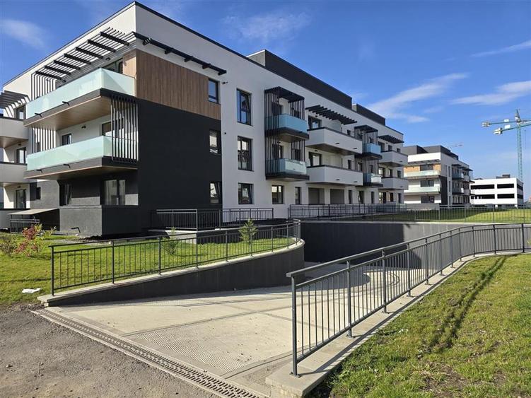 Apartament cu 2 camere decomandat, mobilat în Tractorul