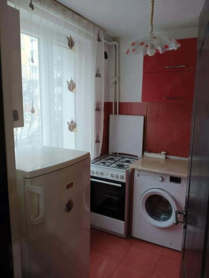 Garsonieră decomandată în Precista