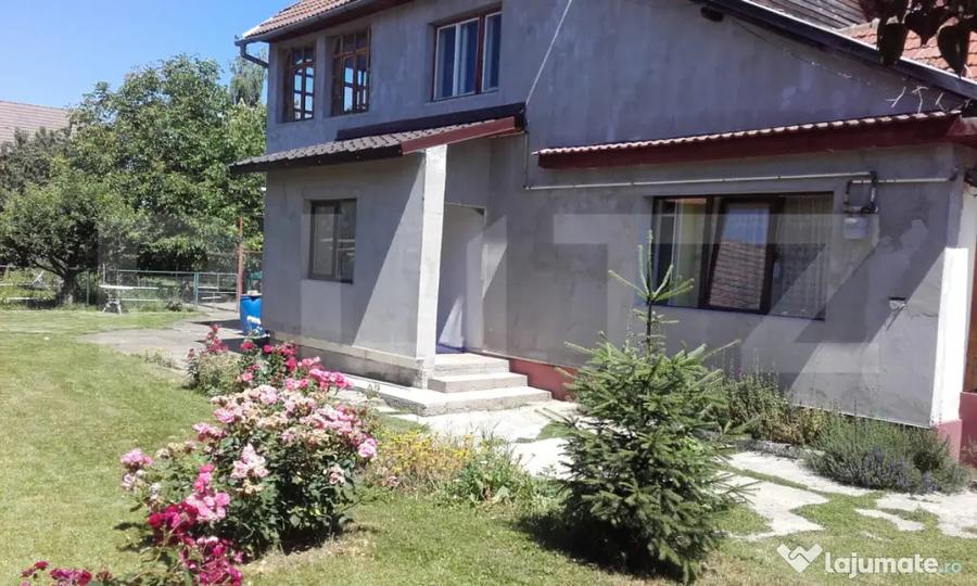Casă cu 5 camere cu Canalizare în Central
