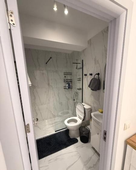Apartament cu 3 camere semidecomandat, mobilat în Otopeni