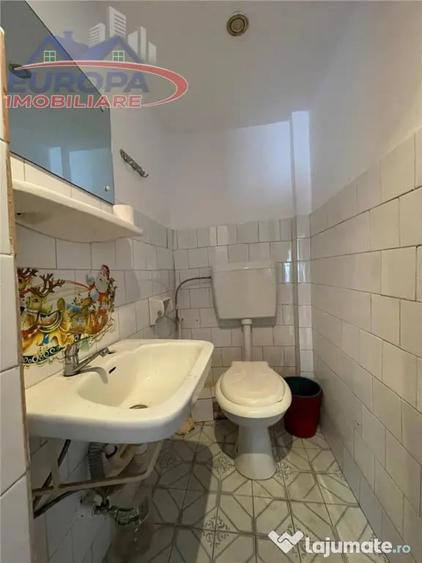 Apartament cu 4 camere decomandat în Central