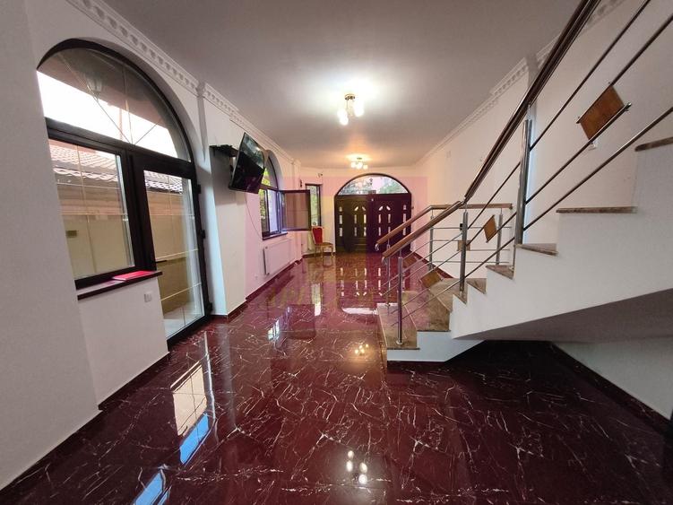 Casă individuală cu 7 camere cu Canalizare în Vitan Mall