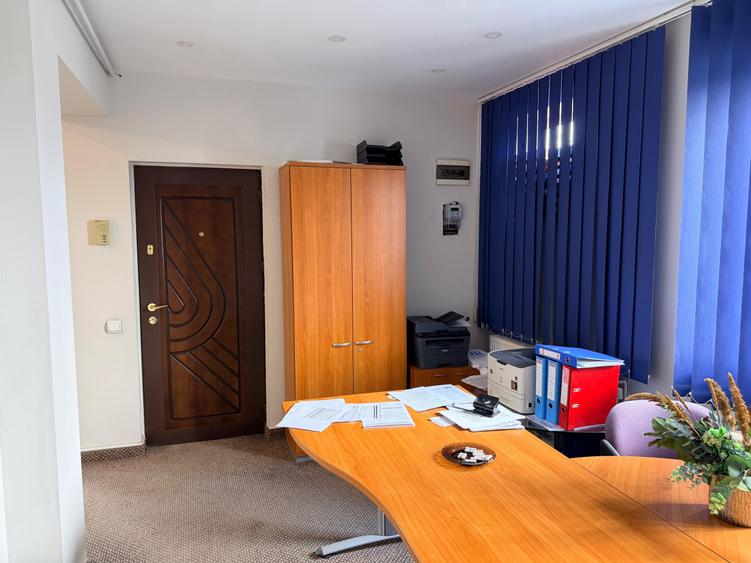 Apartament cu 3 camere decomandat în Casin