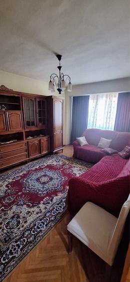 Apartament cu 3 camere decomandat în Decebal