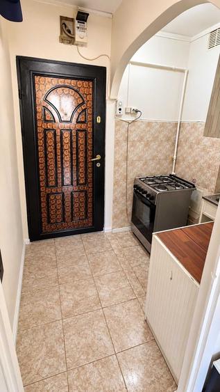Apartament cu 2 camere semidecomandat în Tractorul