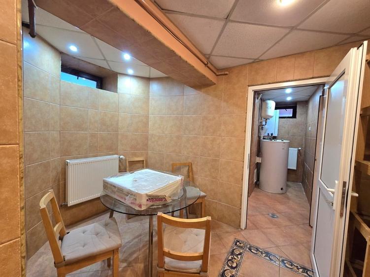 Casă cu 5 camere cu Teren 250 Mp în Dorobanți