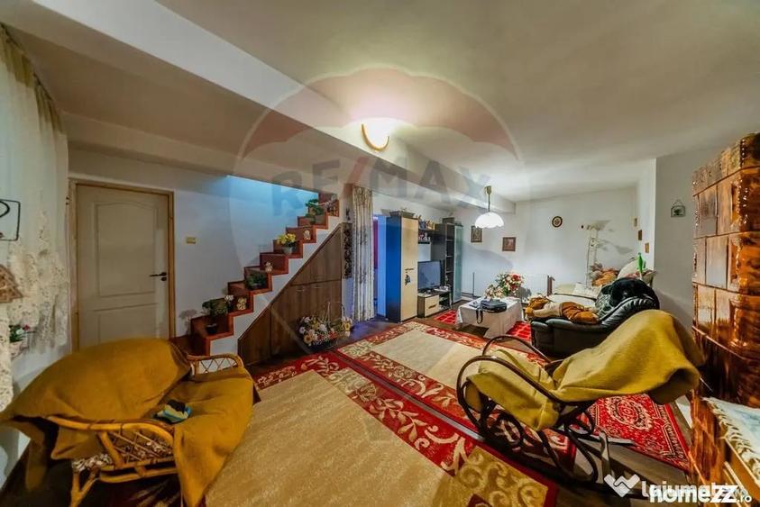 Casă cu 7 camere cu Teren 2877 Mp în Iratoșu
