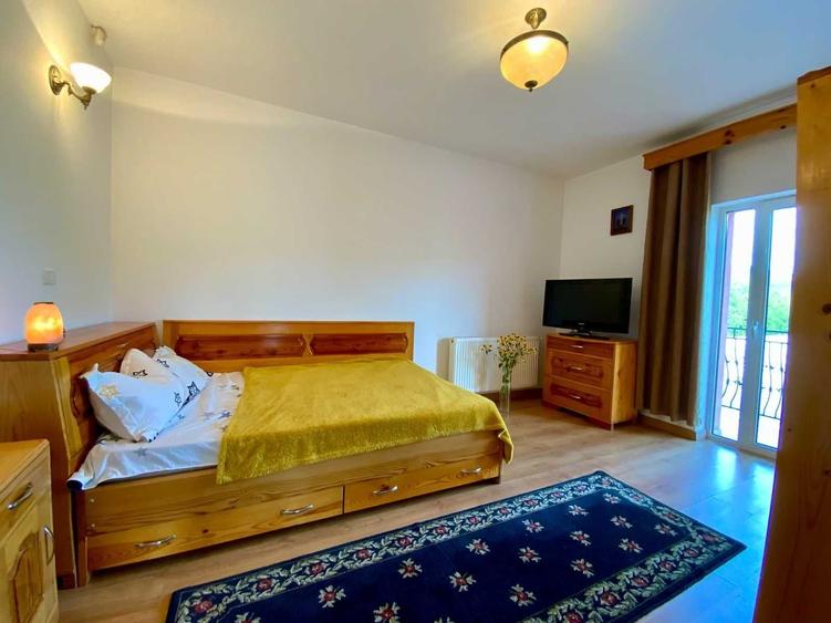 Casă cu 4 camere decomandat cu Teren 2000 Mp în Central