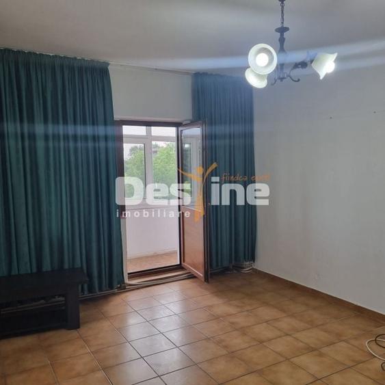 Apartament cu 3 camere semidecomandat în 5 Călărasi