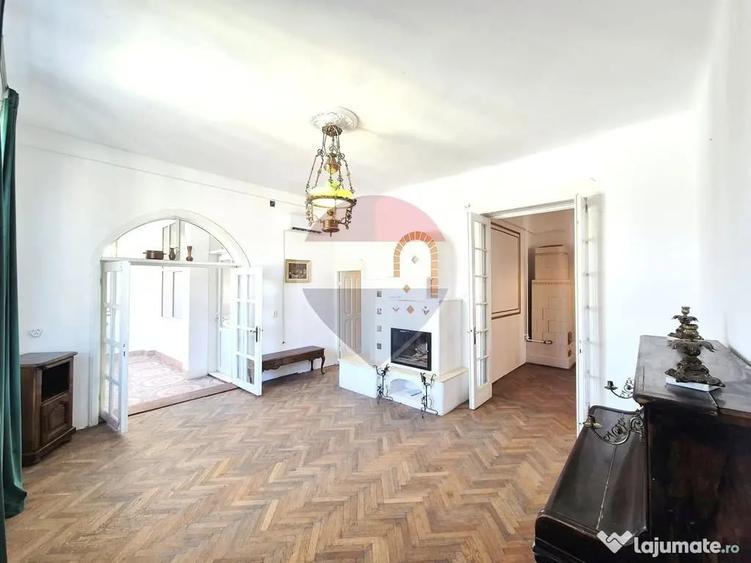 Apartament cu 4 camere decomandat în Tineretului