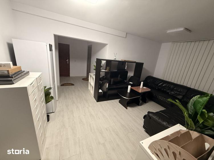 Apartament cu 5 camere în Micro 3
