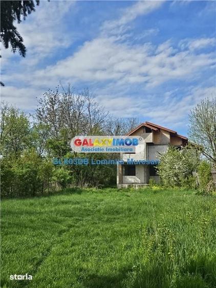 Casă cu 4 camere cu Teren 2100 Mp în Răzvad