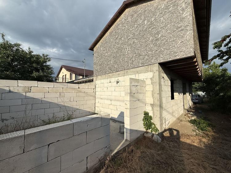 Casă individuală cu 4 camere cu Teren 270 Mp în Chiscani