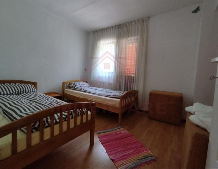 Casă individuală cu 6 camere cu Canalizare în Poiana Mărului