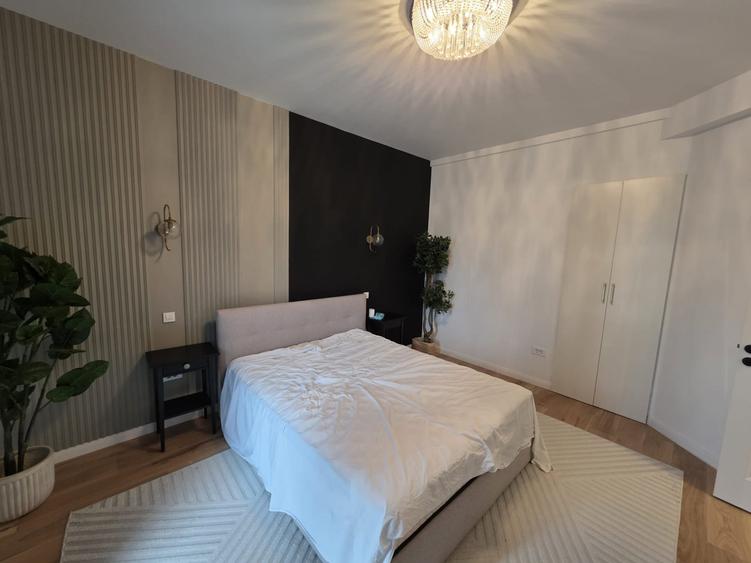 Apartament cu 3 camere semidecomandat, mobilat în Universitate