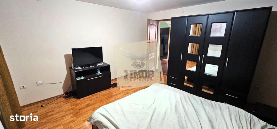 Casă cu 10 camere cu Teren 1195 Mp în Roșia