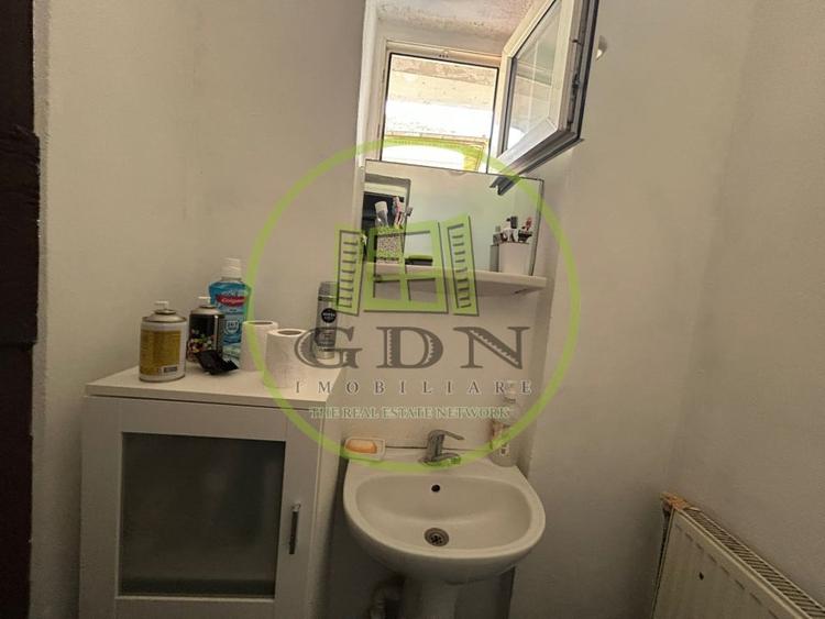 Casă individuală cu 10 camere cu Canalizare în Brazda lui Novac