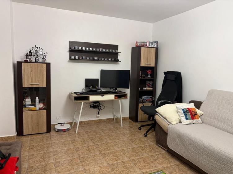 Apartament cu 3 camere decomandat în Ștefan cel Mare