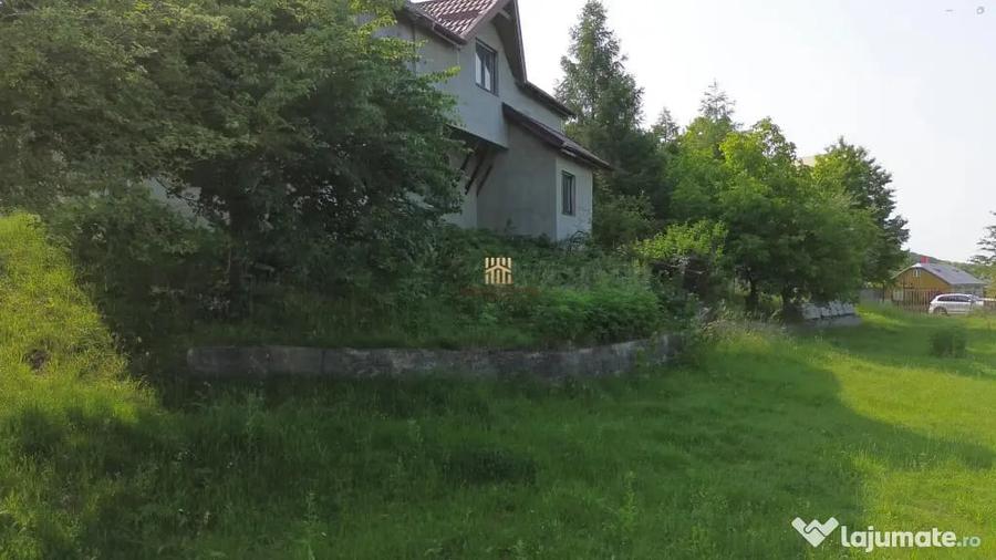 Teren de 4863 mp, în Adâncata