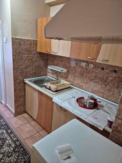 Apartament cu 3 camere semidecomandat, mobilat în Ultracentral