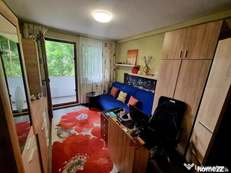 Apartament cu 3 camere semidecomandat în Peninsula