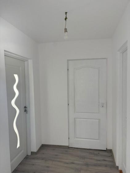 Apartament cu 3 camere decomandat în Cârjoaia