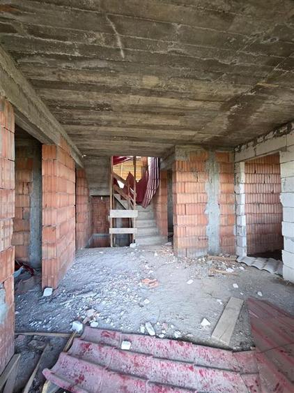 Casă cu 5 camere cu Teren 508 Mp în Vișan