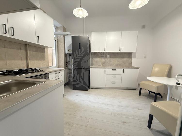 Apartament cu 2 camere decomandat, mobilat în Central