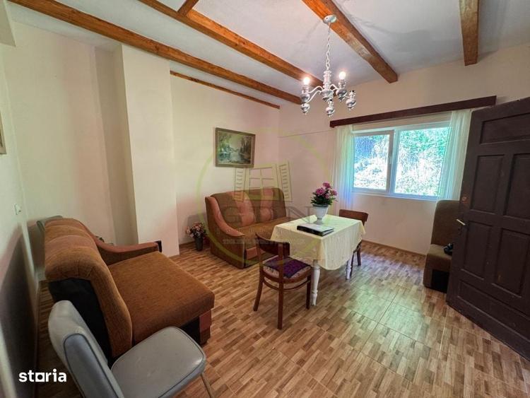 Casă cu 4 camere în Deal