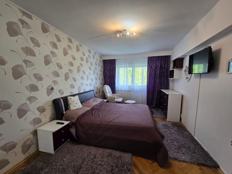 Apartament cu 3 camere decomandat, mobilat în Unirii