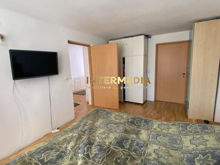 Casă individuală cu 5 camere cu Canalizare în Cetate