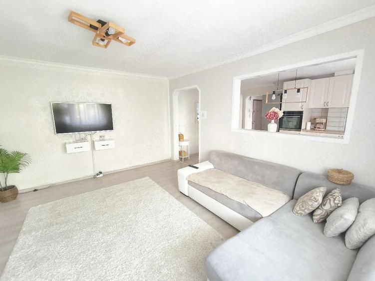 Apartament cu 3 camere semidecomandat în Gării