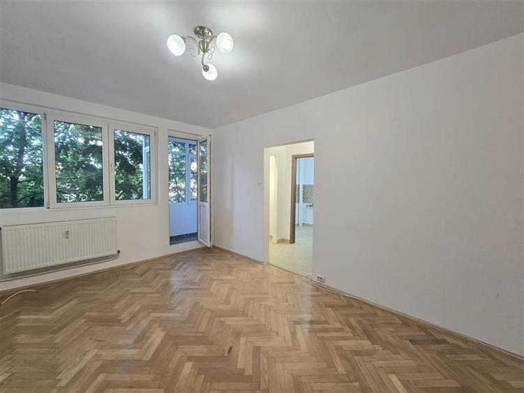 Apartament cu 2 camere semidecomandat în 1 Mai