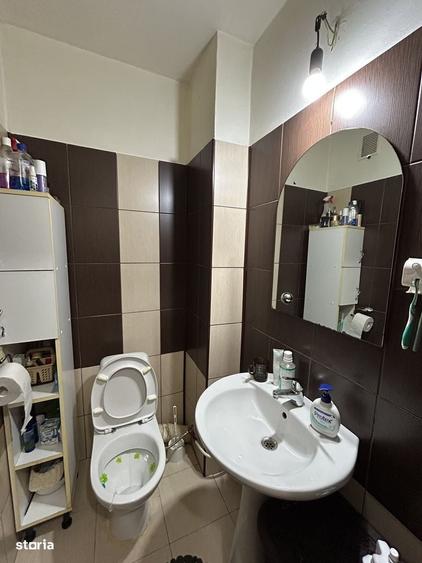 Apartament cu 3 camere decomandat în Eremia