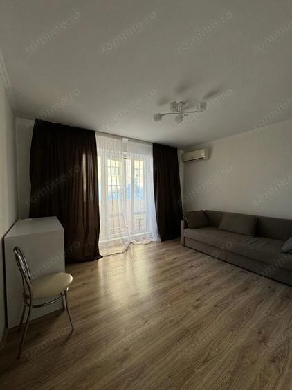 Apartament cu 2 camere decomandat în Eroii Revoluției