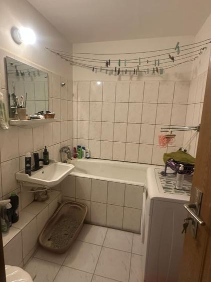 Apartament cu 4 camere semidecomandat în Olteniței