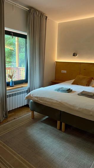 Casă cu 6 camere cu Teren 1800 Mp în Varlaam