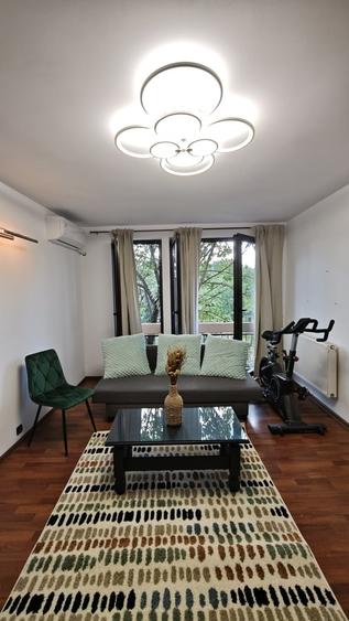 Apartament cu 3 camere decomandat în Titan